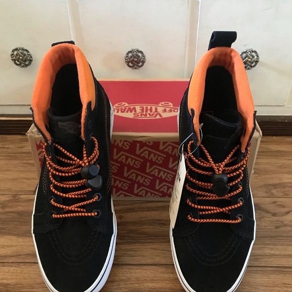 Vans - SK8 HI - black leather MTE with orange accent/ laces x. NWT boys 5.5 - Picture 4 of 5